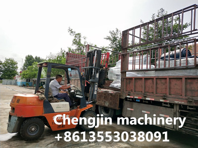   乳膠床墊專(zhuān)用平切機(jī)發(fā)貨現(xiàn)場(chǎng)